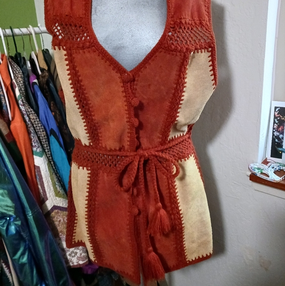 Vintage 1970's leather and crochet vest - Picture 8 of 8